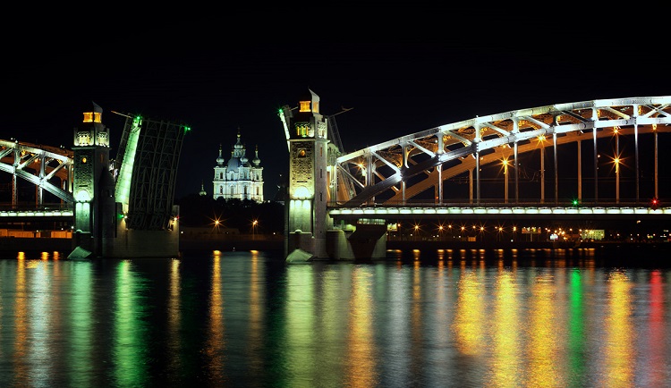 Большеохотинский мост в Санкт-Петербурге