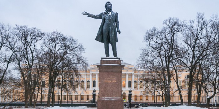 Памятник А.С. Пушкину на Площади Искусств