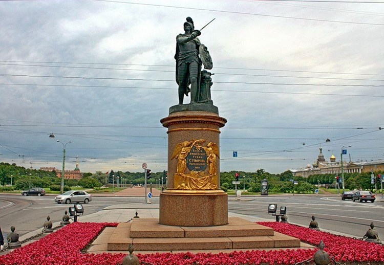 Памятник полководцу А.В. Суворову в Санкт-Петербурге