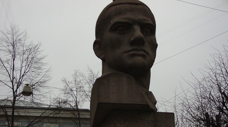Памятник В.В. Маяковскому в Санкт-Петербурге
