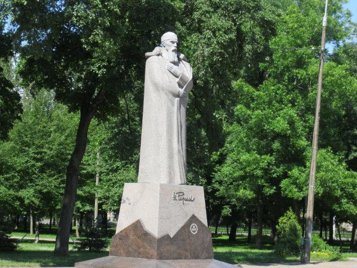 Памятник Н. К. Рериху в Санкт-Петербурге